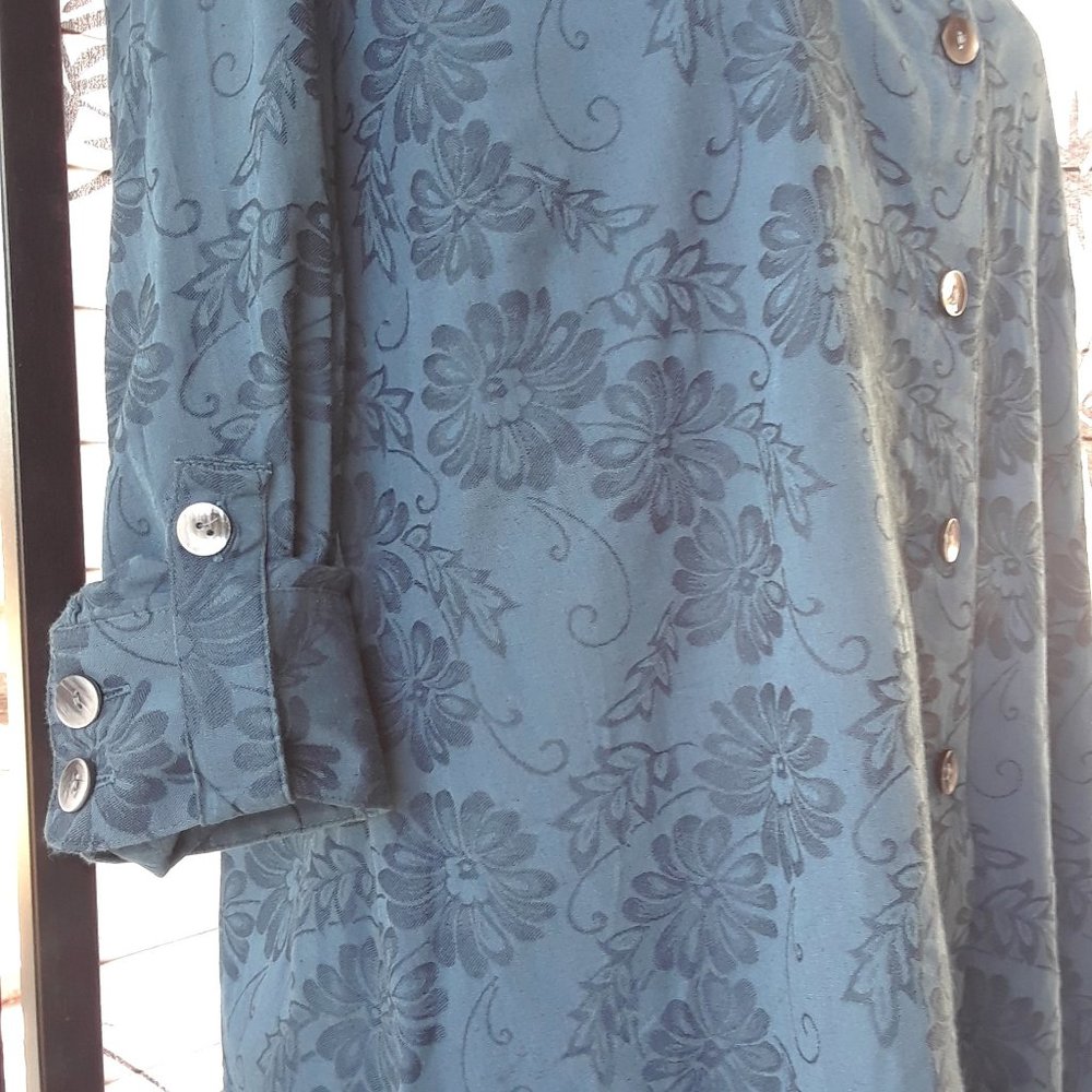 Croft & Barrow Blue Long Sleeved V Neck Shirt - Picture 15 of 15